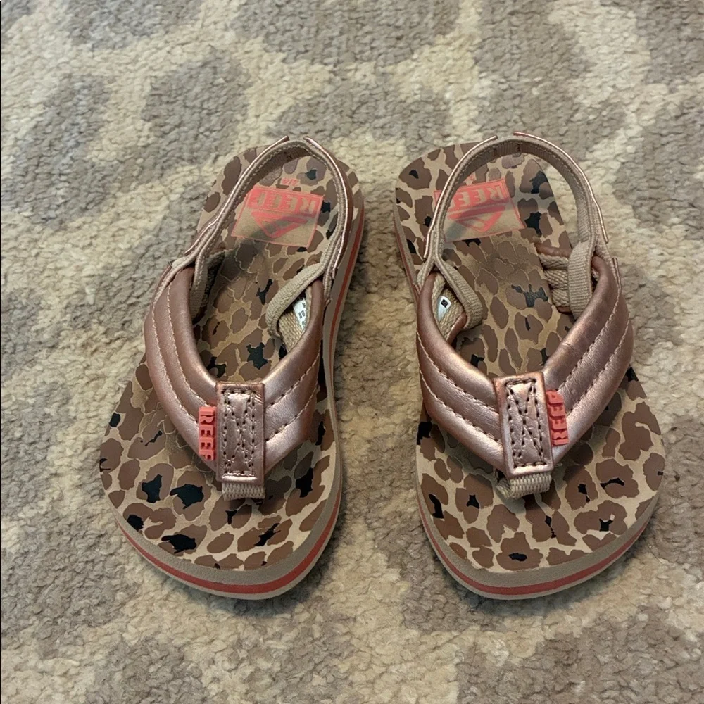 Reef Little Kids Ahi Cheetah Flip Flops sz 3/4